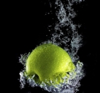 Фотография на забавен кадър -slow-motion-photography-apple.jpg