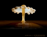 Фотография на забавен кадър -slow-motion-photography-cream-drop.jpg