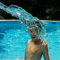Фотография на забавен кадър -slow-motion-photography-water-boy.jpg